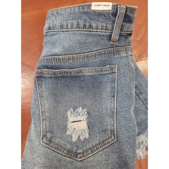 Woman’s Size 3 Almost Famous Cut Off Shorts Well loved - Picture 4 of 12